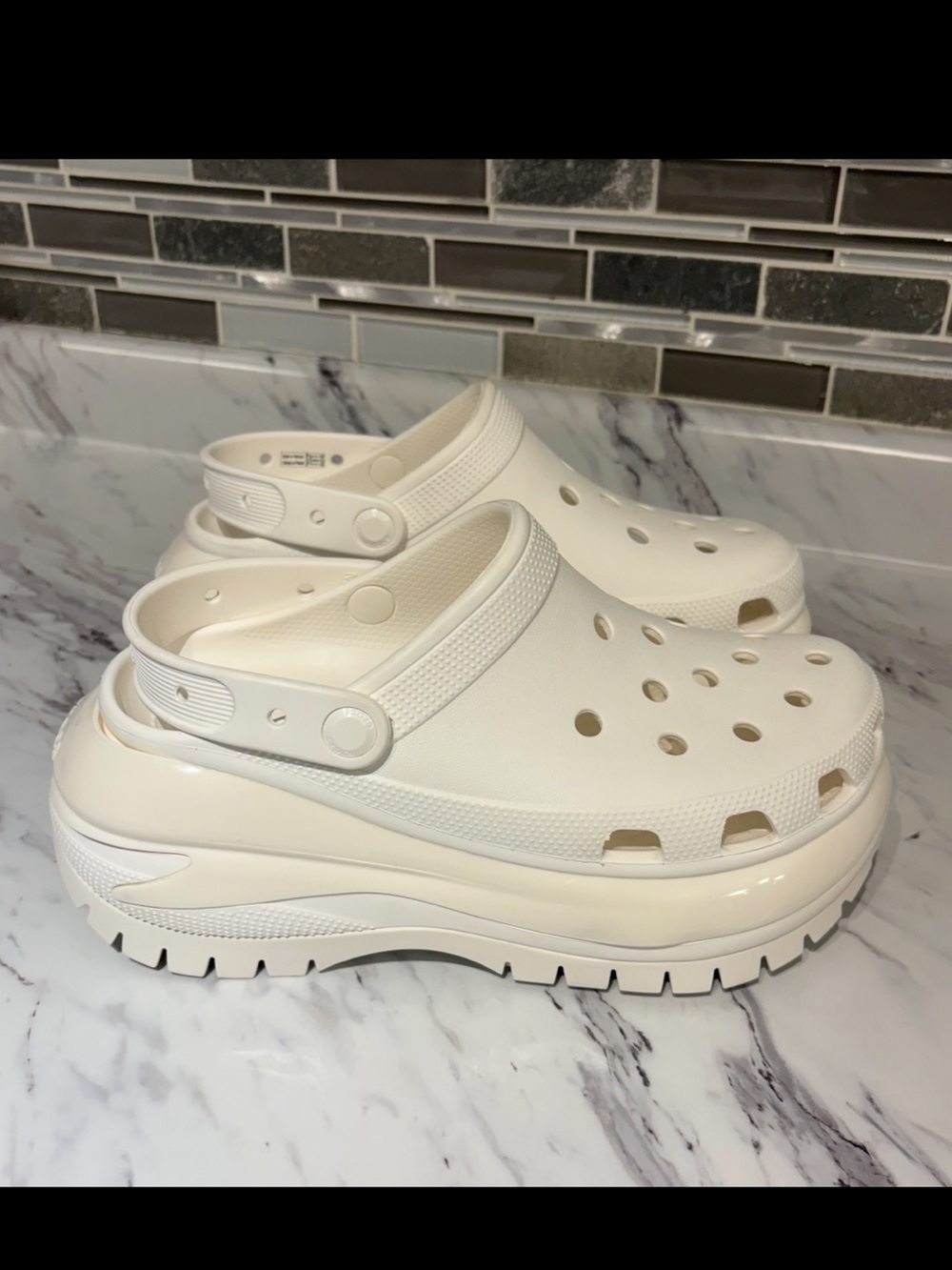 Crocs Mega Crush White platform slip on crocs shoes women’s 9